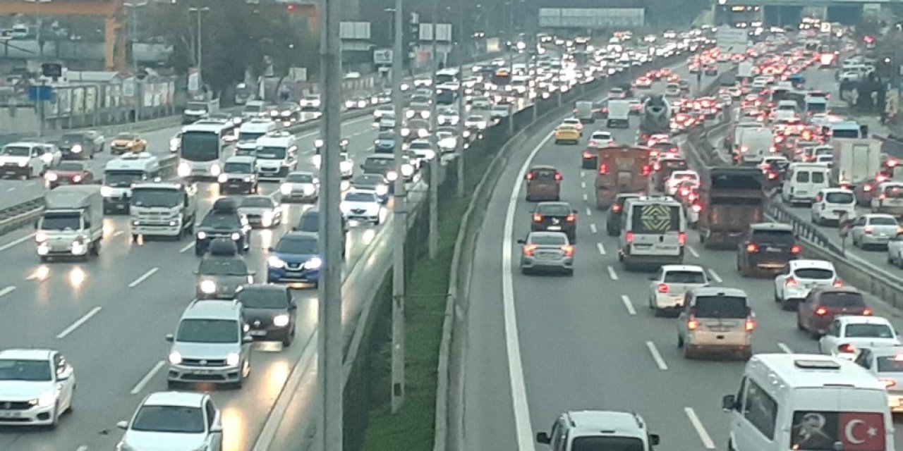 İstanbulda Kısıtlama Öncesi Trafik Yoğunluğu Rekor Seviyede