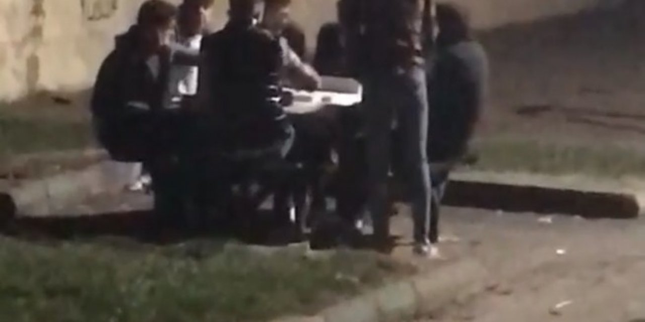 Kısıtlama Saatinde Parkta Okey Pahalıya Patladı