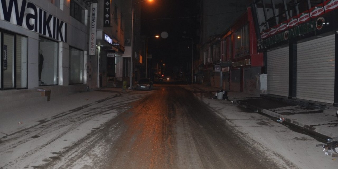 Yüksekova’da Sokaklar Sessizliğe Büründü