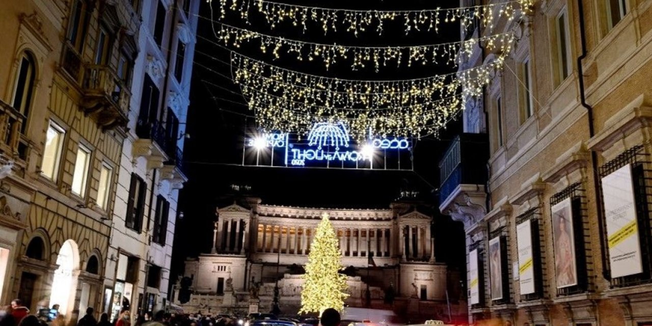 Covid-19'un rekor kırdığı İtalya'da Noel ve Yılbaşı tatillerinde sokağa çıkma kısıtlaması geldi