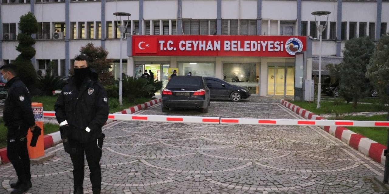 Son dakika..! Ceyhan Belediyesine Şafak vakti rüşvet operasyonu