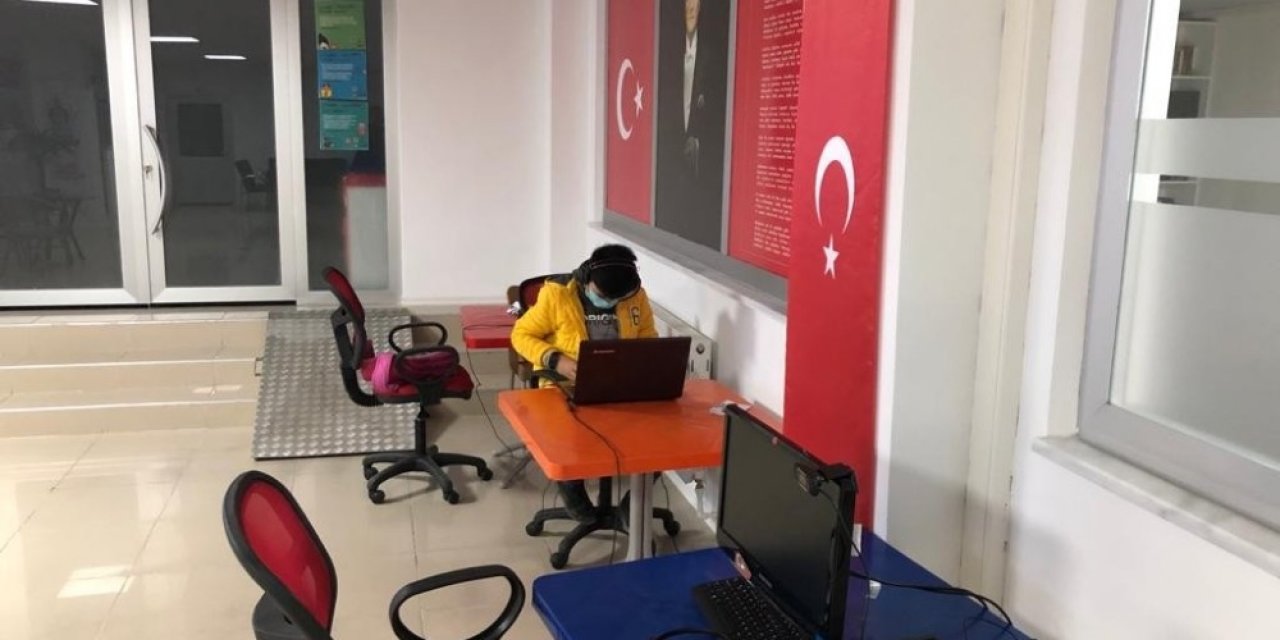 Evlerinde İnternet Olmayan Çocuklar Buraya Akın Ediyor