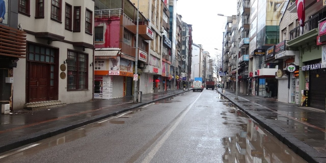 Zonguldak’ta Cadde Ve Sokaklar Boş Kaldı