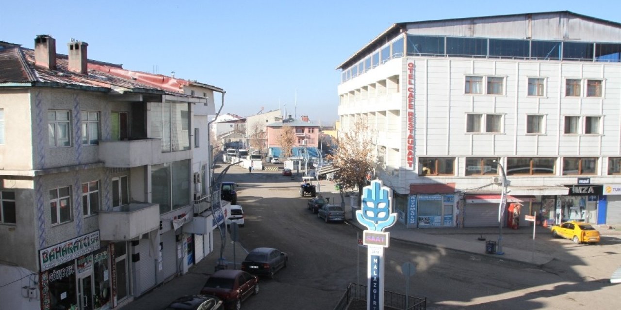 Malazgirtli Vatandaşlar Kısıtlamalara Uyuyor