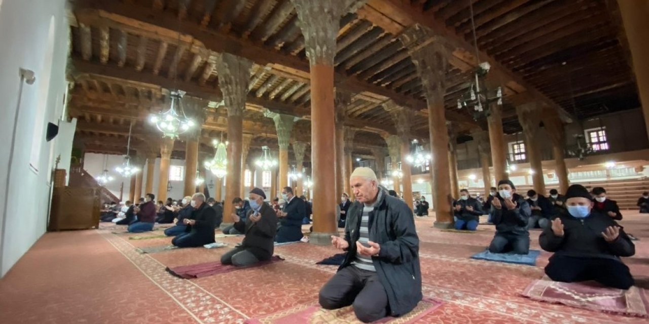 7 Asırlık Cami Yıllardır Dimdik Ayakta