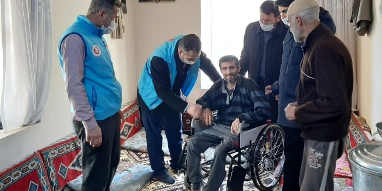 Engelli Kardeşlere Tekerlekli Sandalye