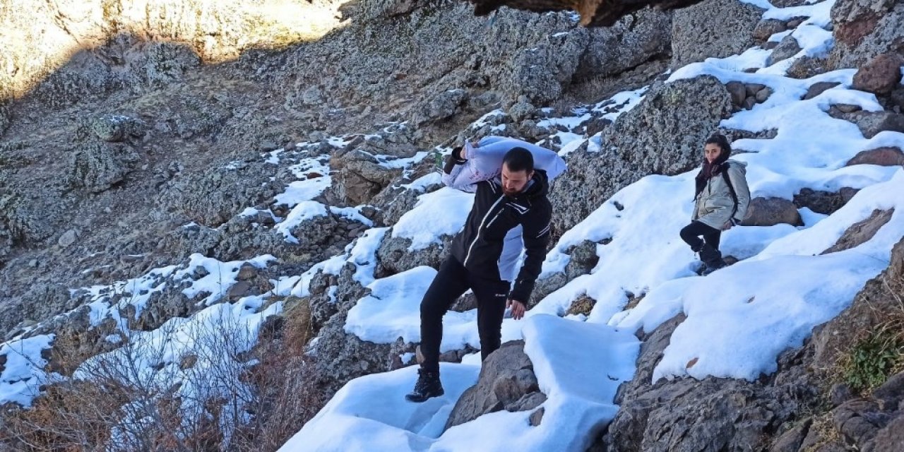 Hem Tırmanış Yaptılar, Hem De Doğaya Yem Bıraktılar