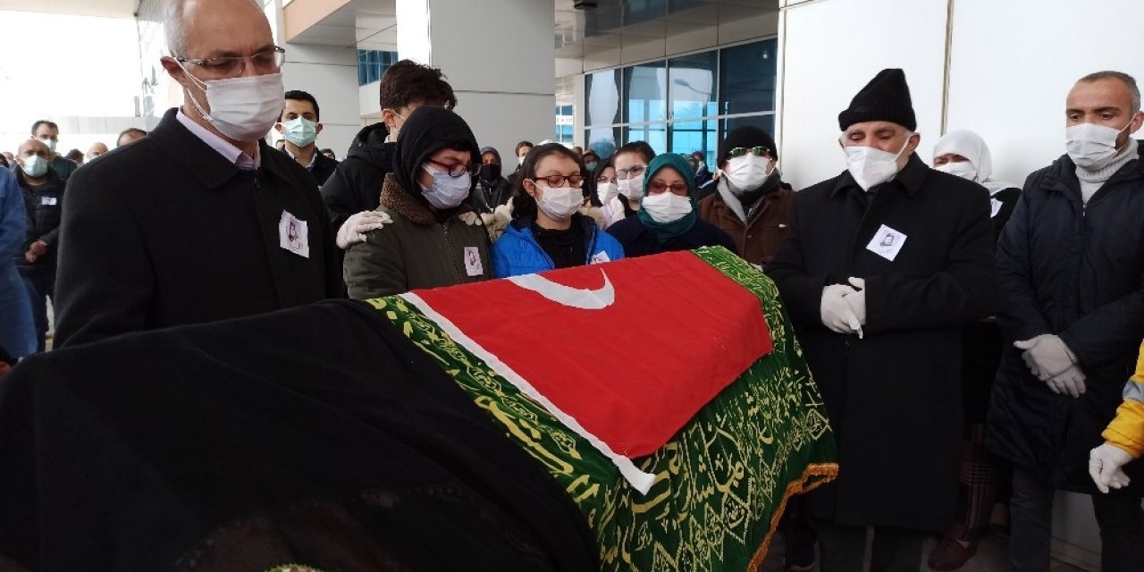 Koronadan Ölen Meral Hemşire Son Yolculuğuna Uğurlandı