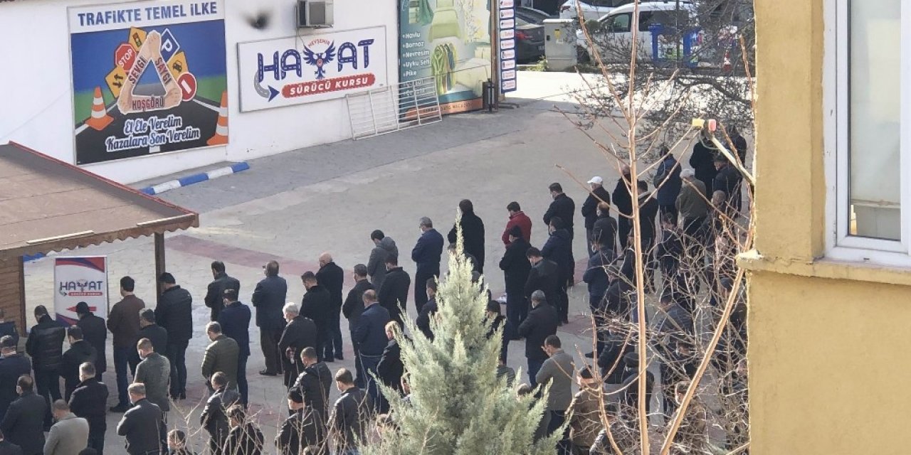 Cenaze Namazında Kısıtlamayı Ve Korona Virüsü Yok Saydılar
