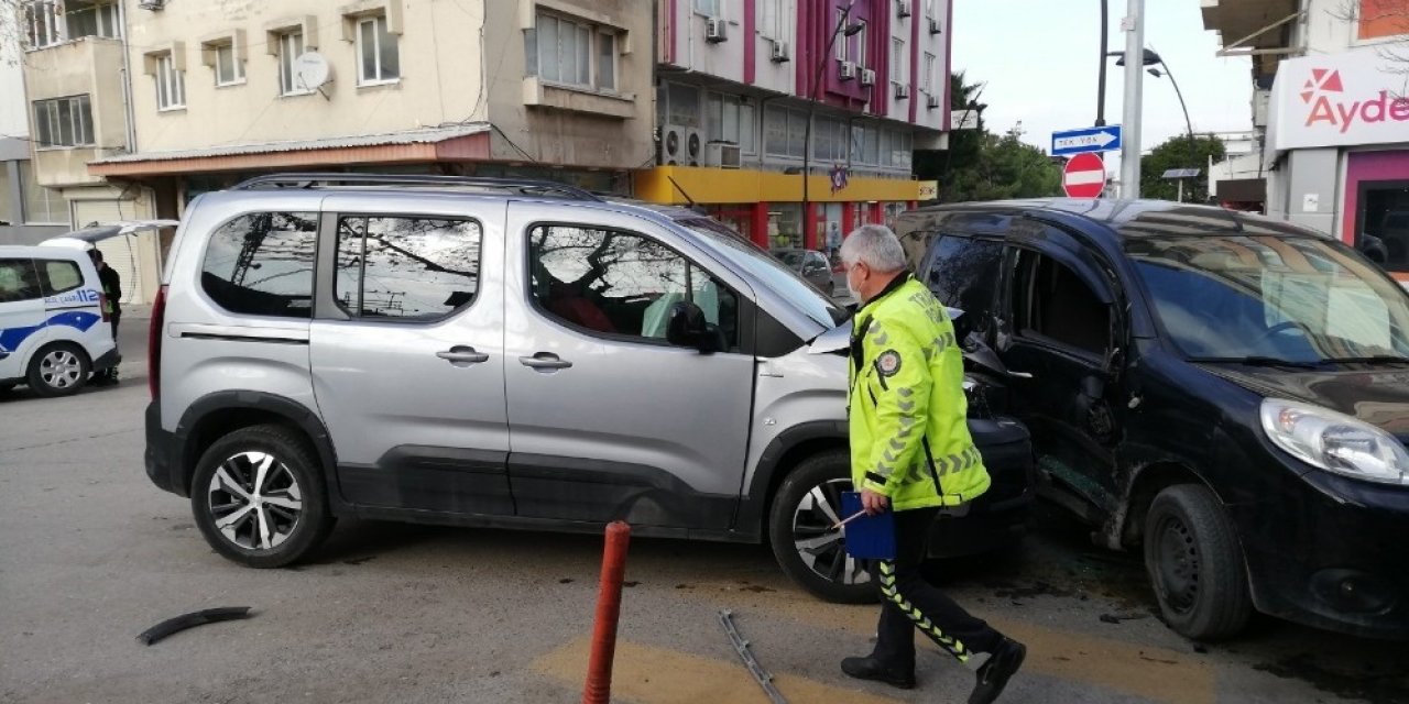 Kazaya Karışan Araç Sürücüsü Ve Yolcuya Kısıtlama İhlalinden Ceza