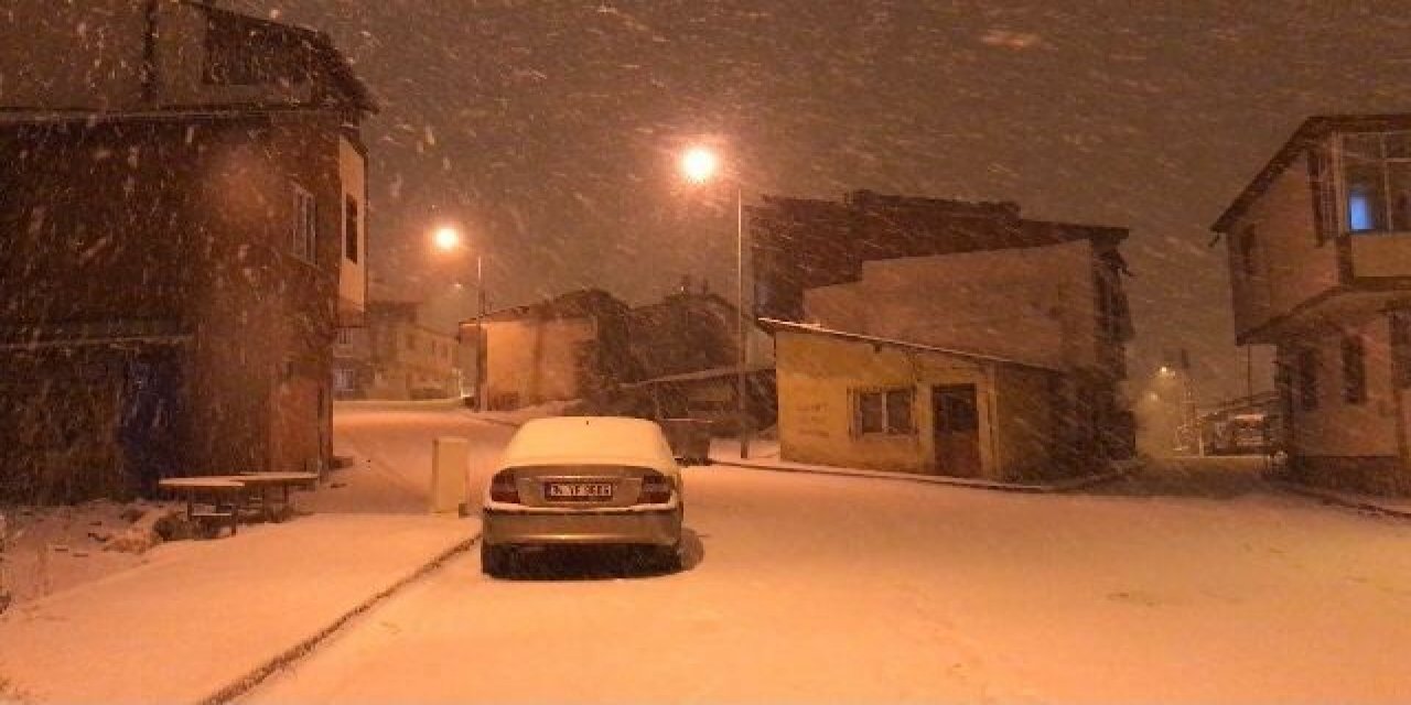Bayburt’ta Kar Yağışı Kenti Beyaza Bürüdü