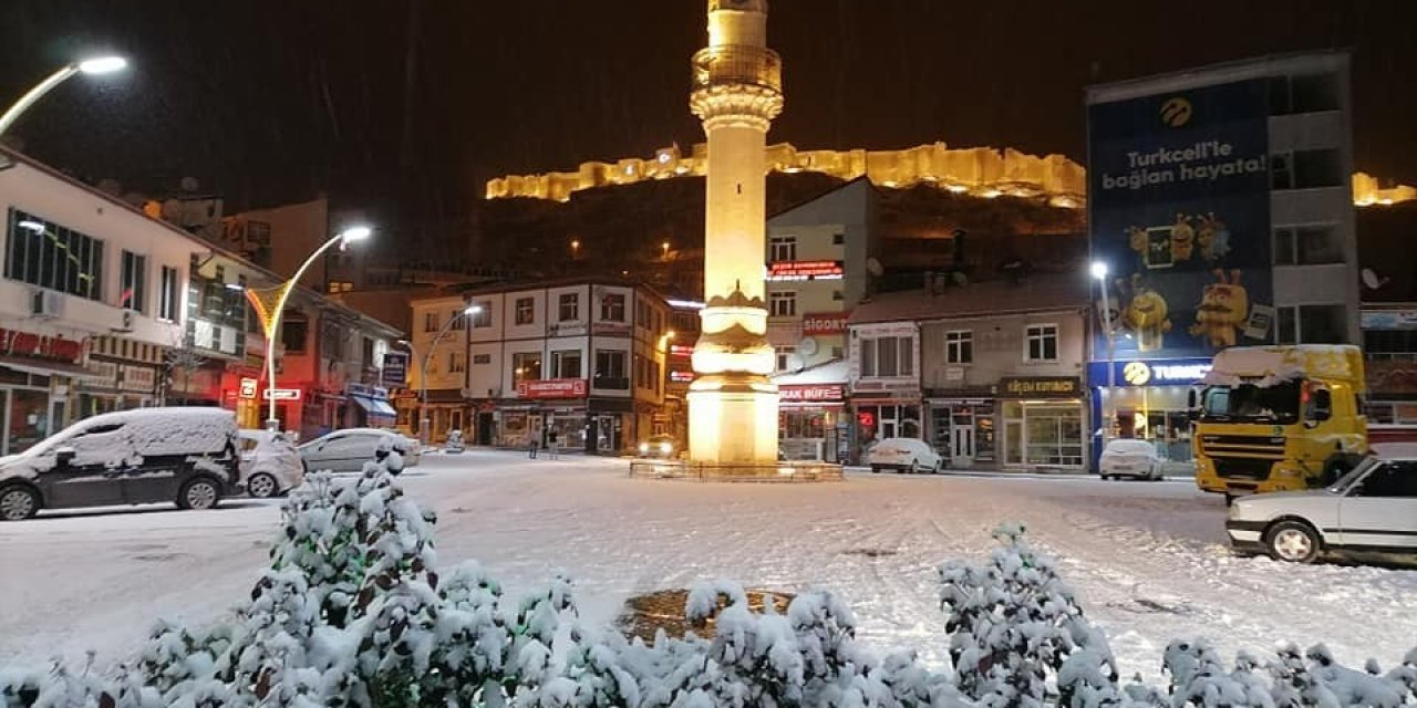 Bayburt’ta Kar Yağışı Etkili Oluyor