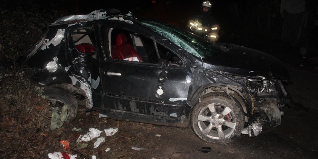 Hakimiyetini Kaybeden Araç Elektrik Direğine Çarptı: 1 Ölü