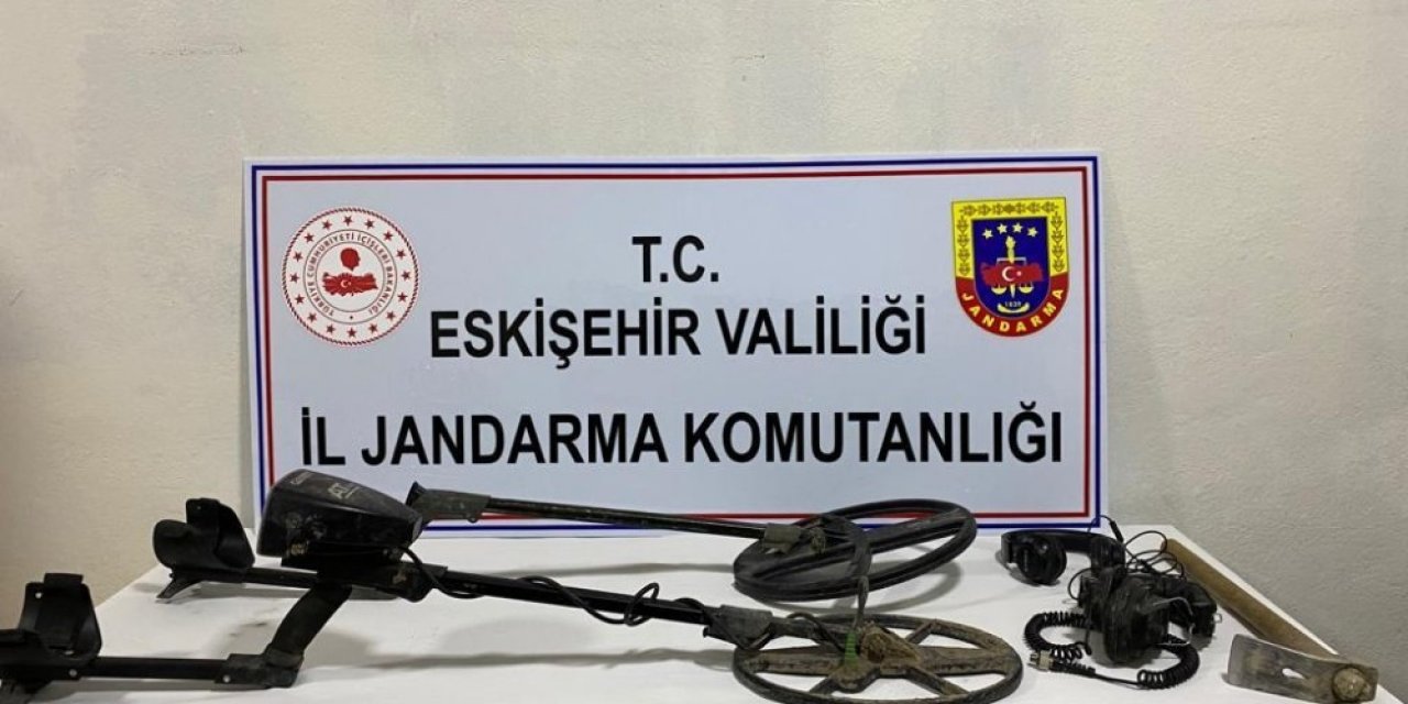 Suçüstü Yakalanan Defineciler Maske Cezası Yedi