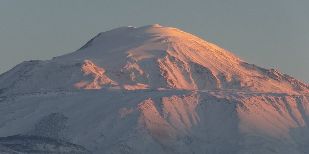 Ağrı Dağı Görüntüsü İle Hayran Bıraktı