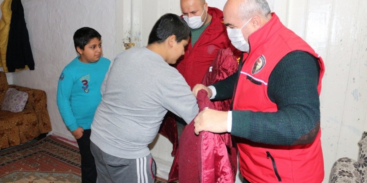 Vefa’lı Görevliler Yaşlıların Yüzünü Güldürdü