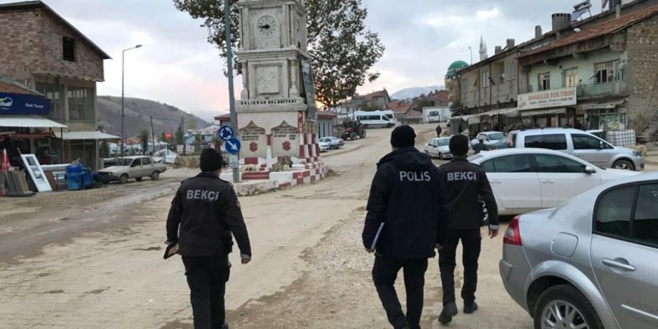 Çelikhan’ın Sokak Ve Caddeleri Boş Kaldı