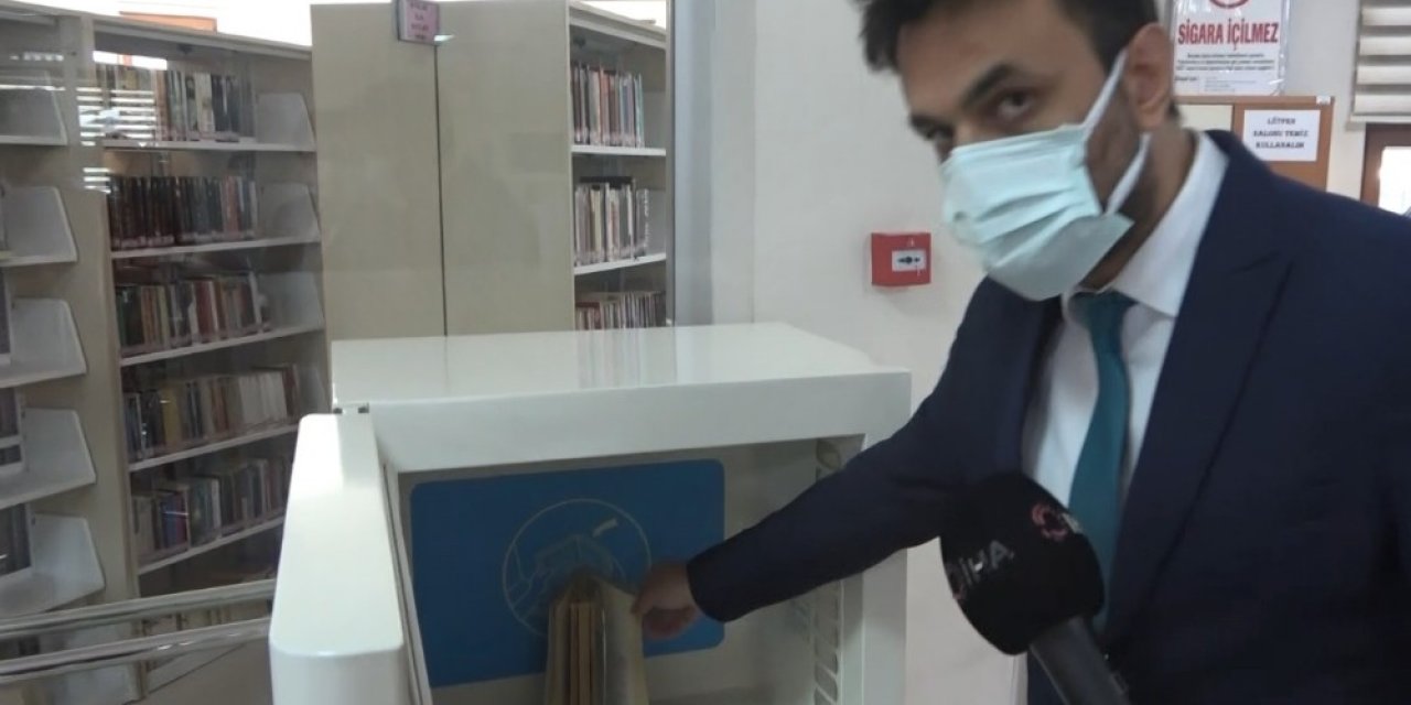 Kitaplar Virüse Karşı Dezenfekte Edilerek Okuyuculara Veriliyor