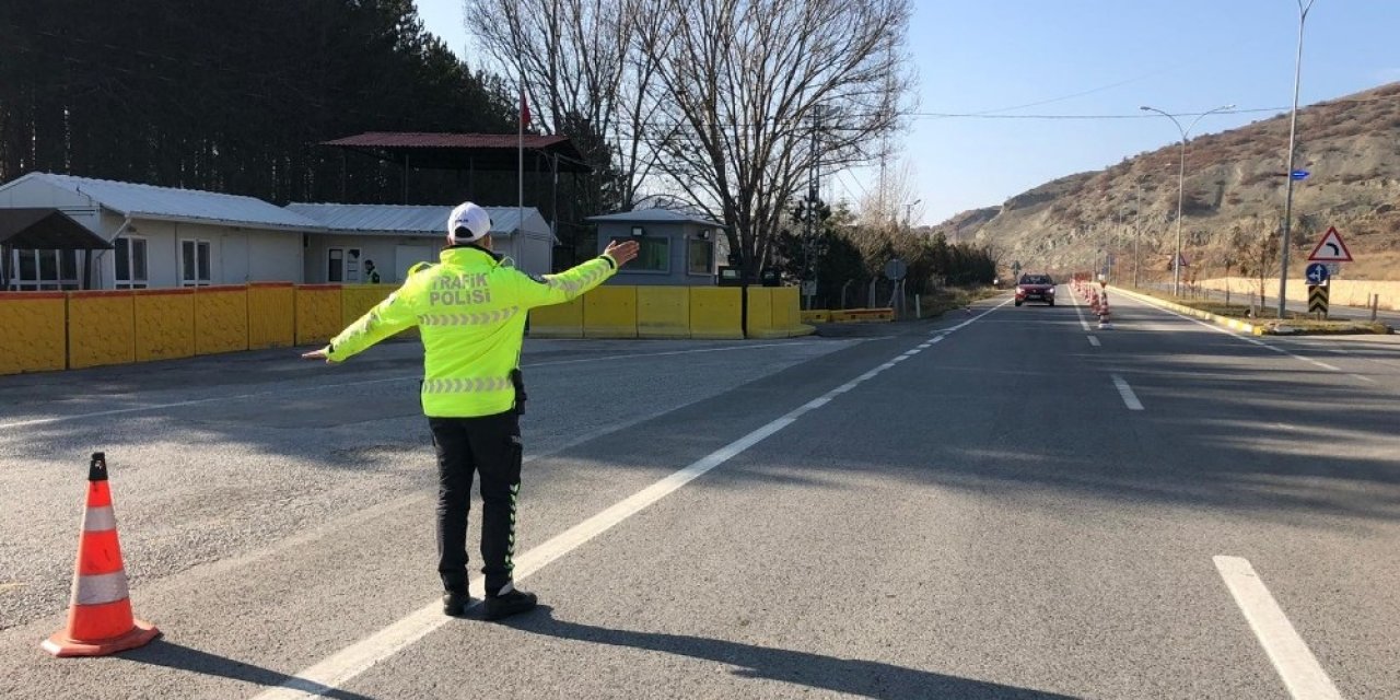 Şehir Girişlerinde Kontroller Devam Ediyor