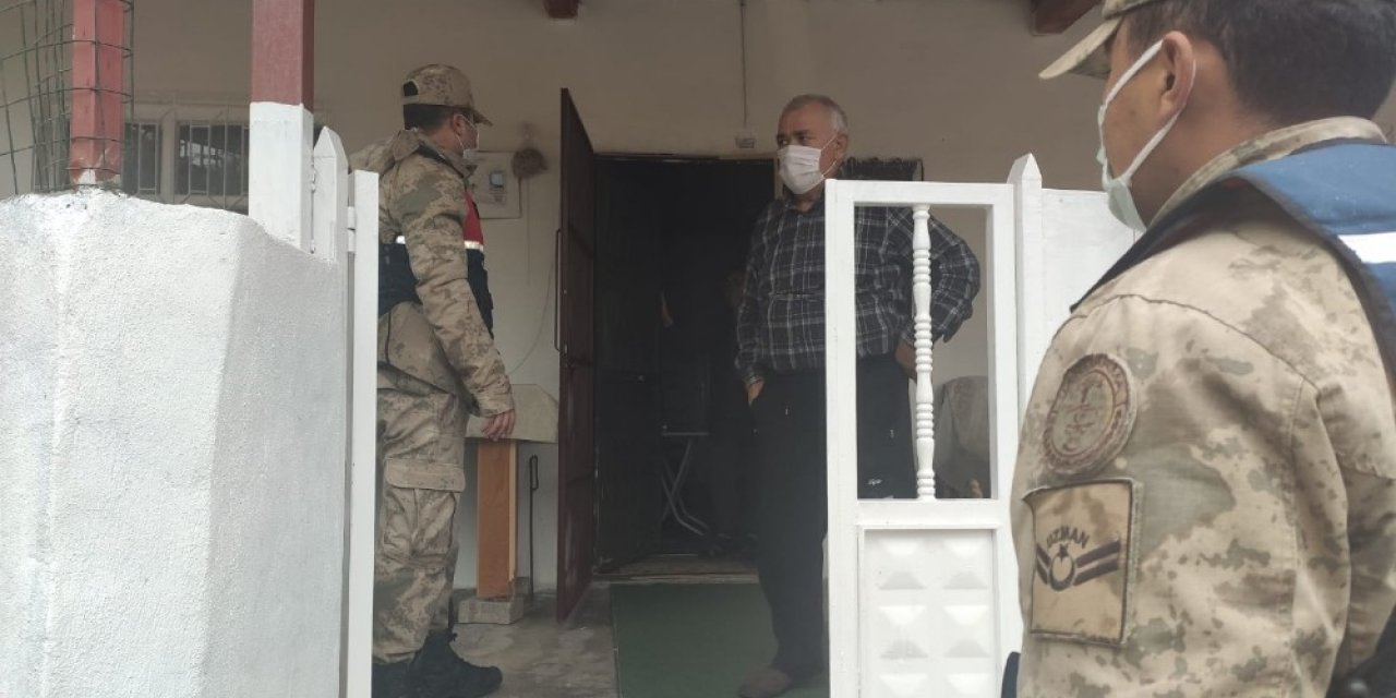 Jandarma Kısıtlamada Yaşlıların Yardımına Koştu