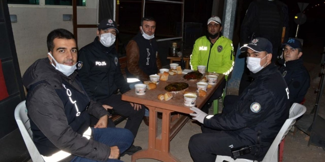 Sınır İlçesinde Uygulama Yapan Polislere Çorba İkramı