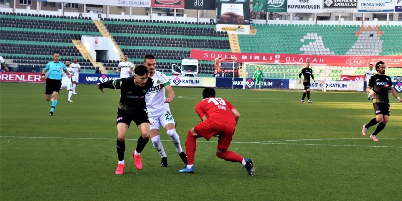 Süper Lig: Denizlispor: 1 - A. Alanyaspor: 0 (ilk Yarı)