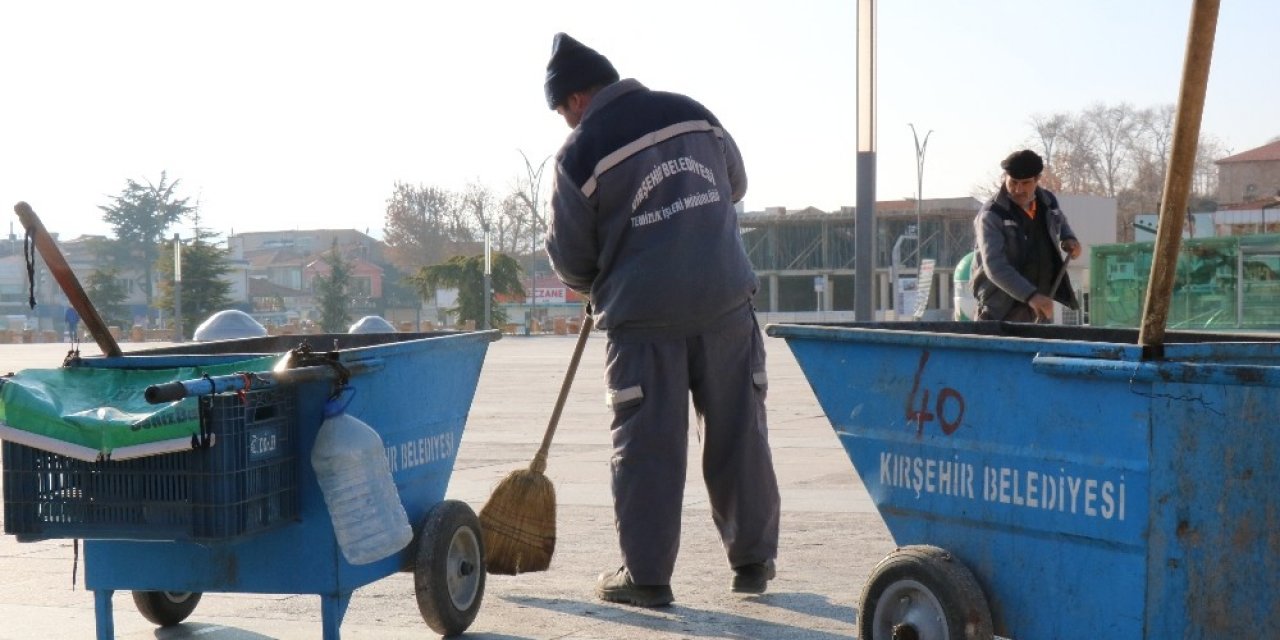 Kısıtlamalarda Kırşehir Temizlik Görevlilerinden Mesaj