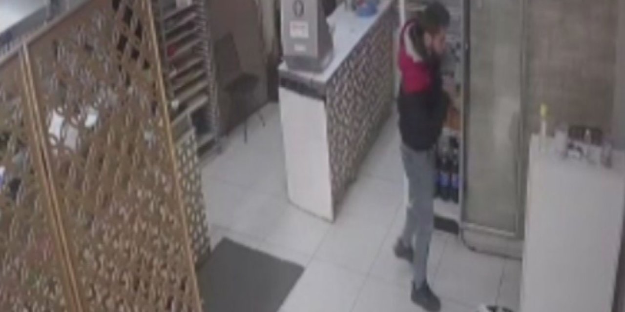 Hırsız İle İşyeri Sahibi Arasında Yaşanan Arbede Anları Kameraya Yansıdı