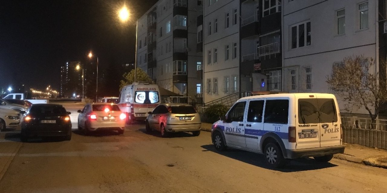 Yalnız Yaşayan Emekli Öğretmen Evinde Ölü Bulundu