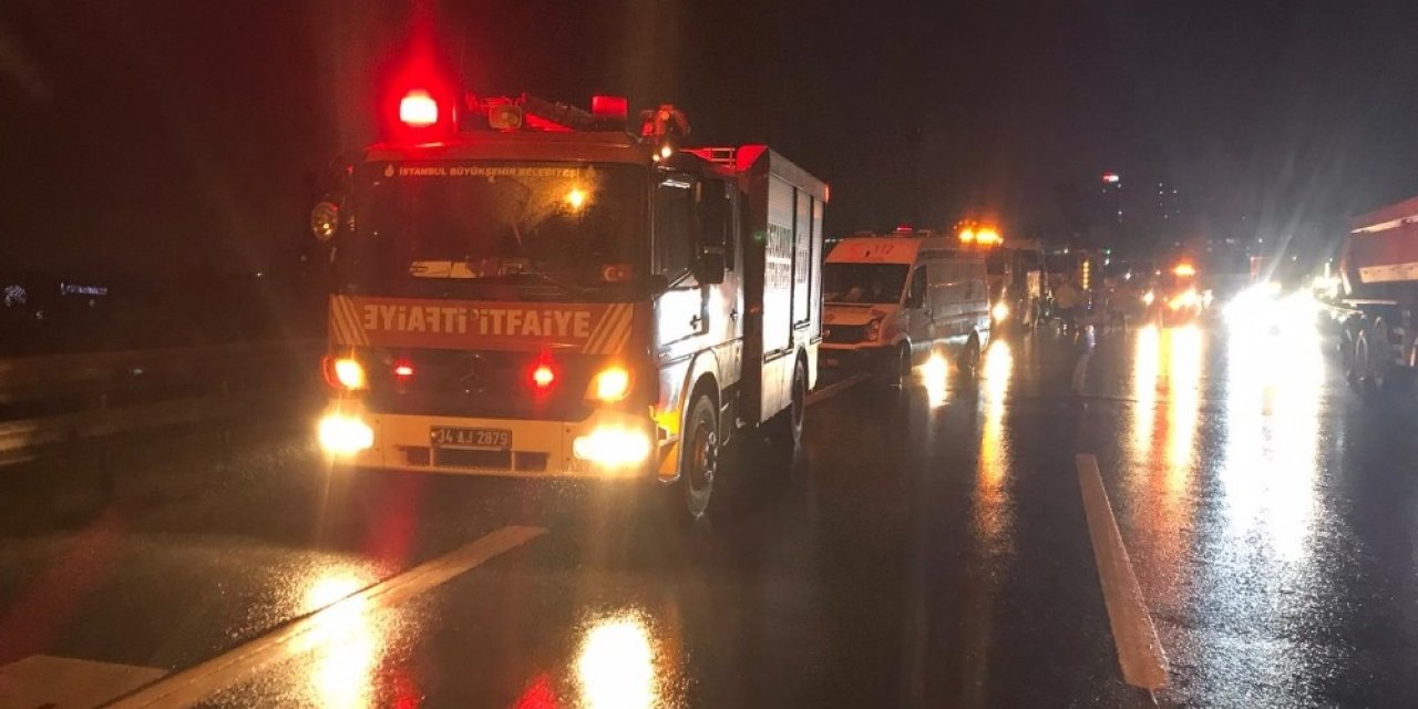Bağcılar’da Tır Çekicisi Devrildi: 1 Yaralı