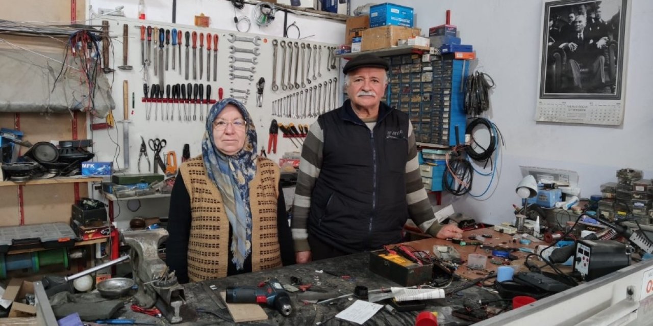 Sanayinin Fatma Ustası Eşini 21 Yıldır Yalnız Bırakmıyor