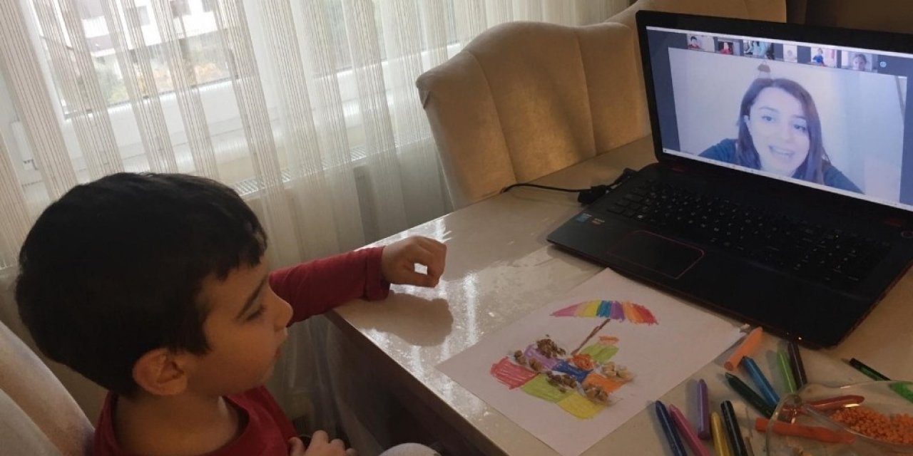 Kartallı Minikler Eğitime Ekranları Başında Devam Ediyor