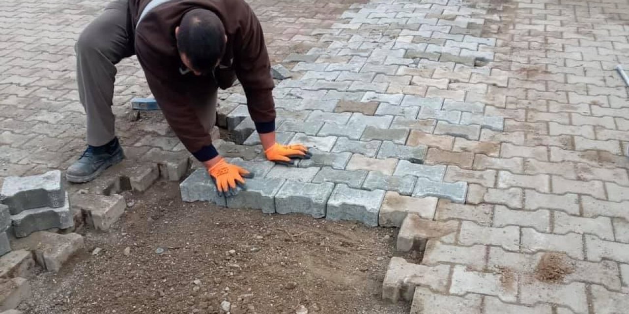 Iğdır’da Bozuk Parke Taşları Onarılıyor