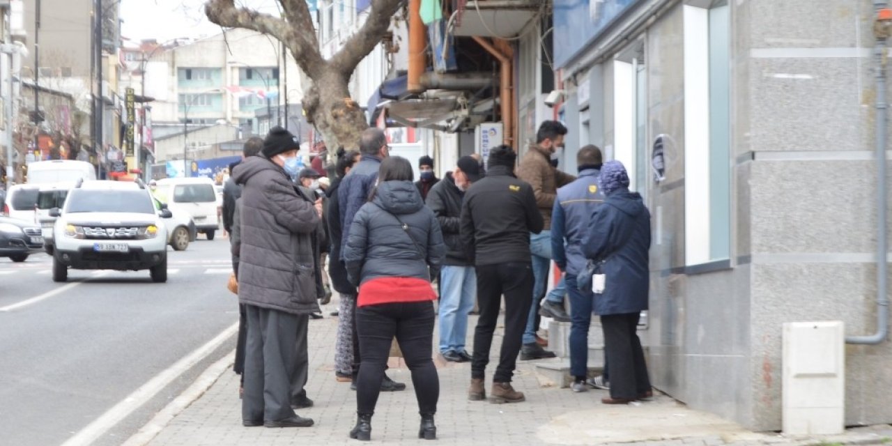 Esnafın Pazartesi Tepkisi: “koronayı Unutuyoruz”