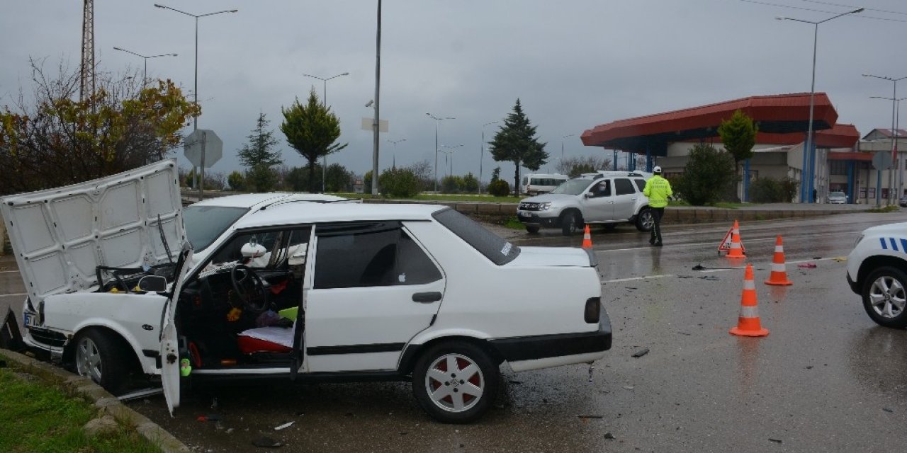 Sinop’ta Kavşakta Kaza: 1 Yaralı