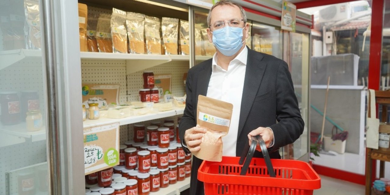 Ayvalık’ta Üretim Ve Pazarlama Kooperatifinin Satış Mağazası Açıldı