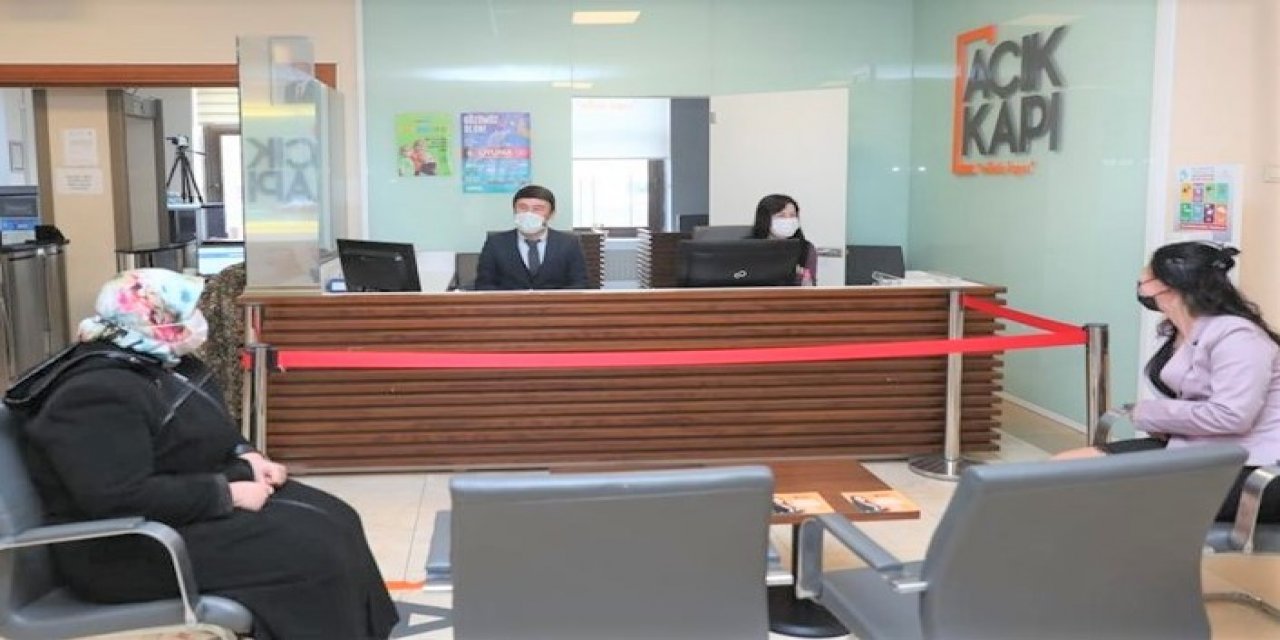 Açık Kapı, Yüzleri Güldürüyor