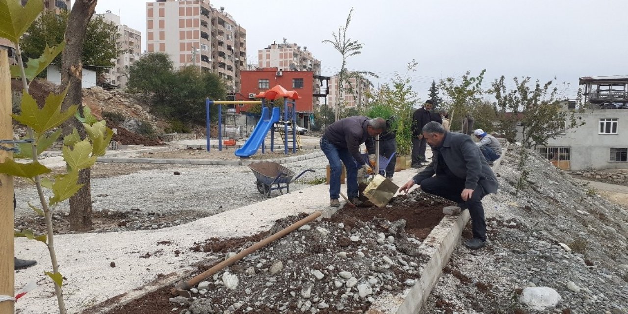 Kozan’da Toki Konutları Yanındaki Park Genişletiliyor