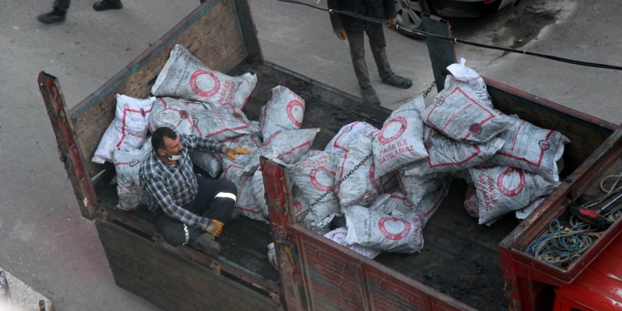 Kilis’te 14 Bin Dar Gelirli Aileye Kömür Dağıtımı Sürüyor