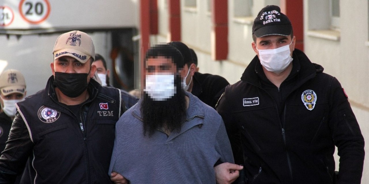 Türkiye’ye Kaçak Yollarla Giren 2 Deaş Üyesi Sınır Dışı Edildi