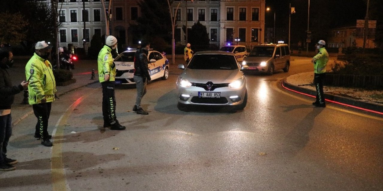 Bolu’da Sokağa Çıkma Yasağına Uymayan 21 Kişiye 66 Bin Lira Ceza