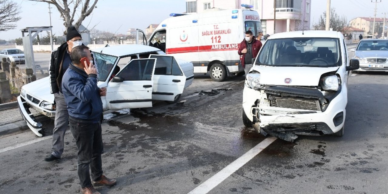 Aksaray’da Otomobiller Çarpıştı: 1 Yaralı