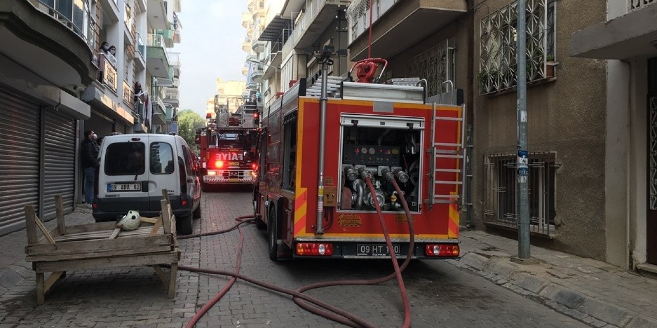 Buzdolabından Çıkan Yangın Evdeki Eşyaları Küle Çevirdi