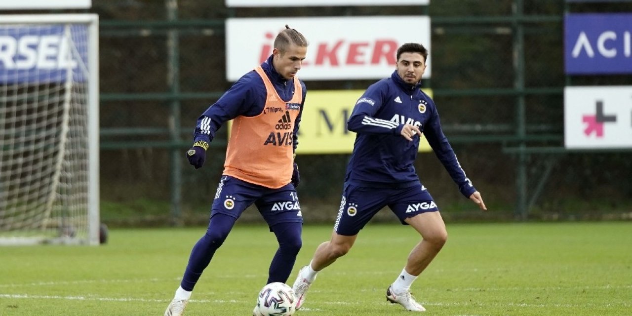 Fenerbahçe’de Sosa Ve Tolga Ciğerci Antrenmanda Yer Almadı