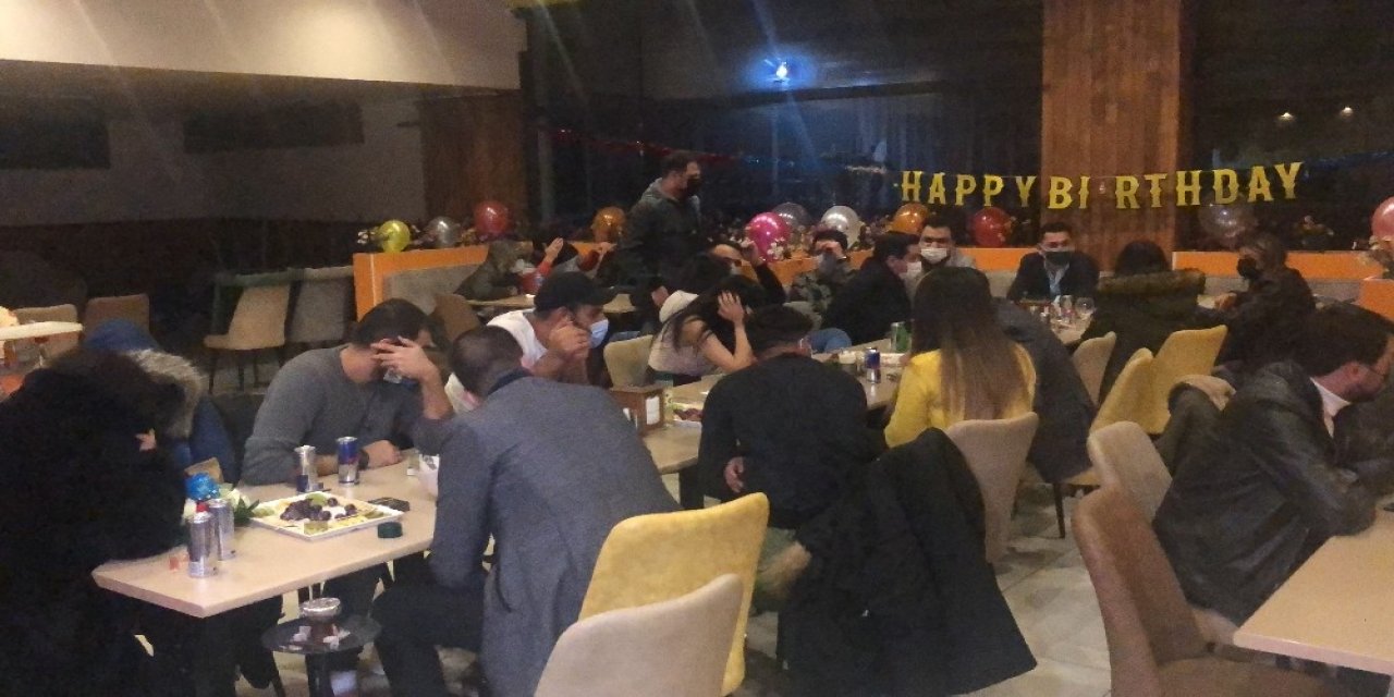 Esenyurt’ta Polisten Kaçak Doğum Günü Partisine Şok Baskın