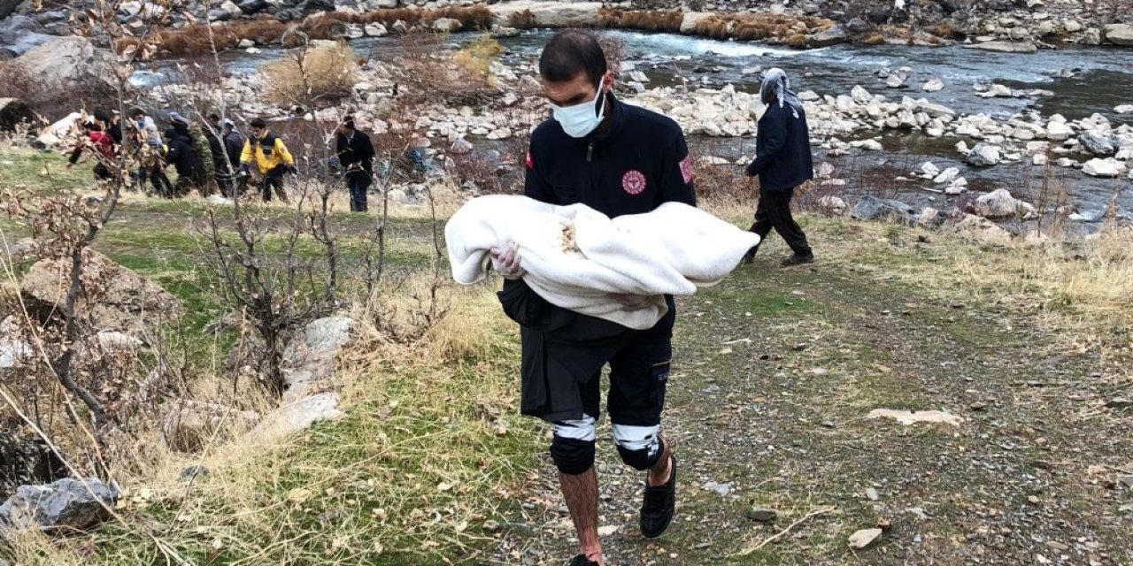 Şırnak’ta Araç Habur Çayına Uçtu, 3 Kişilik Aile Hayattan Koptu