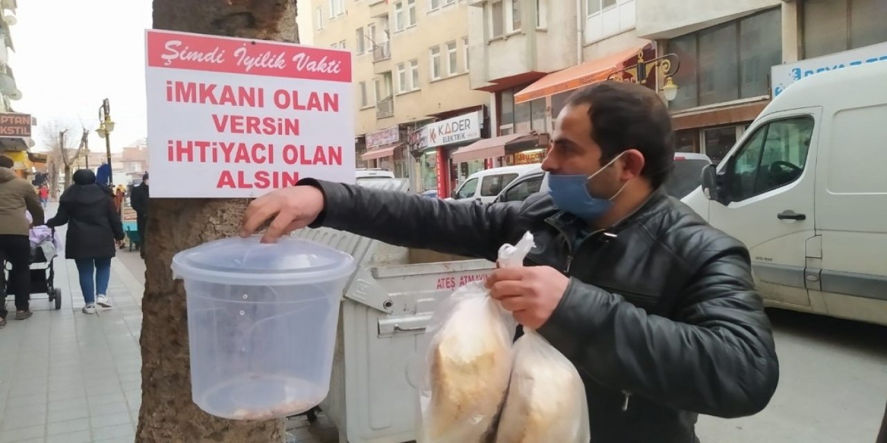 Kütahya’da Bir Grup Esnaf "askıda Ekmek" Uygulaması Başlattı