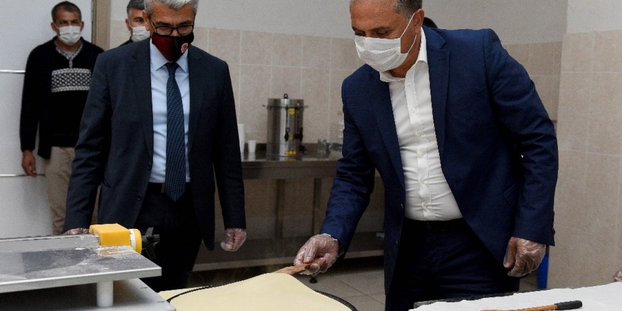 Başkan Uysal, Kadın Girişimcilerle Erişte Hazırladı