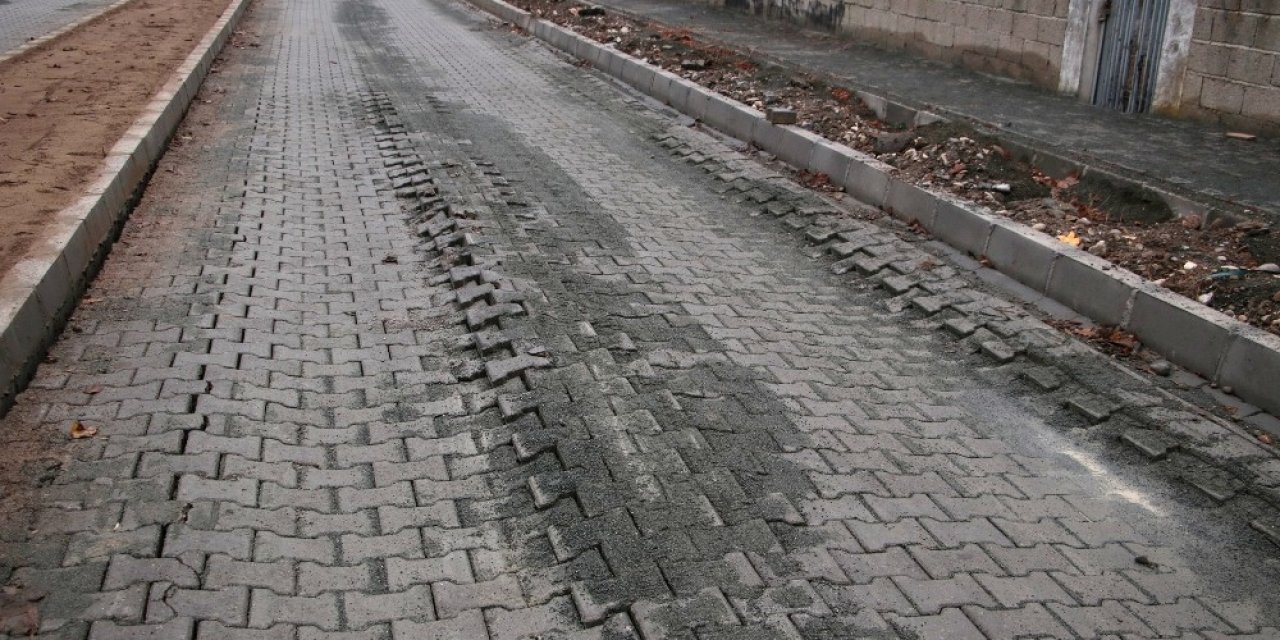Ağır Tonajlı Araçlar Yeni Yapılan Yolu Çökertti