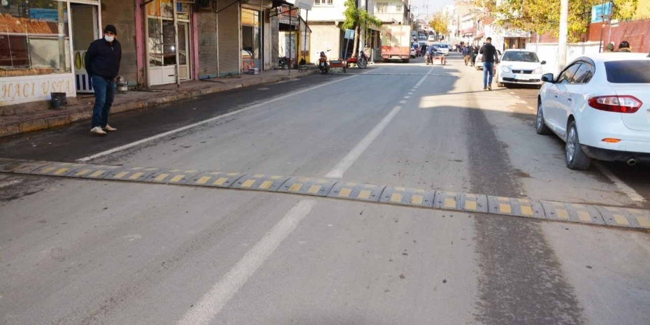 Ergani’de Hız Kesici Kasis Çalışmaları Başladı